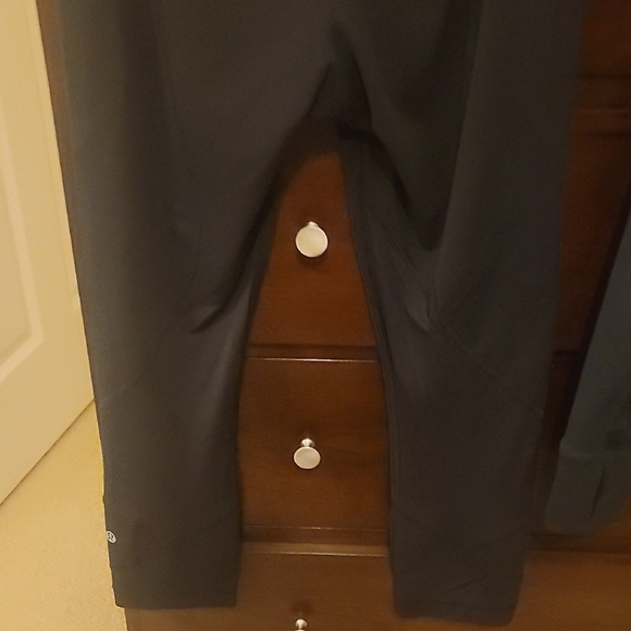 lululemon Black Cropped 23 Inch athletica Leggings Size 8 - Picture 4 of 8